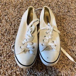 Women’s low top white size 6 converse
